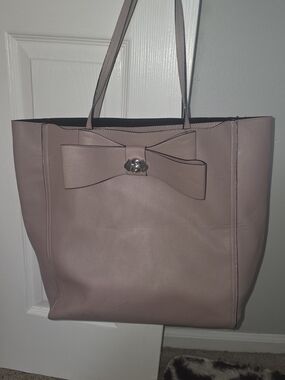 Betsey Johnson Pink Bow Tote Bag With Silver Dog Bow Knot.